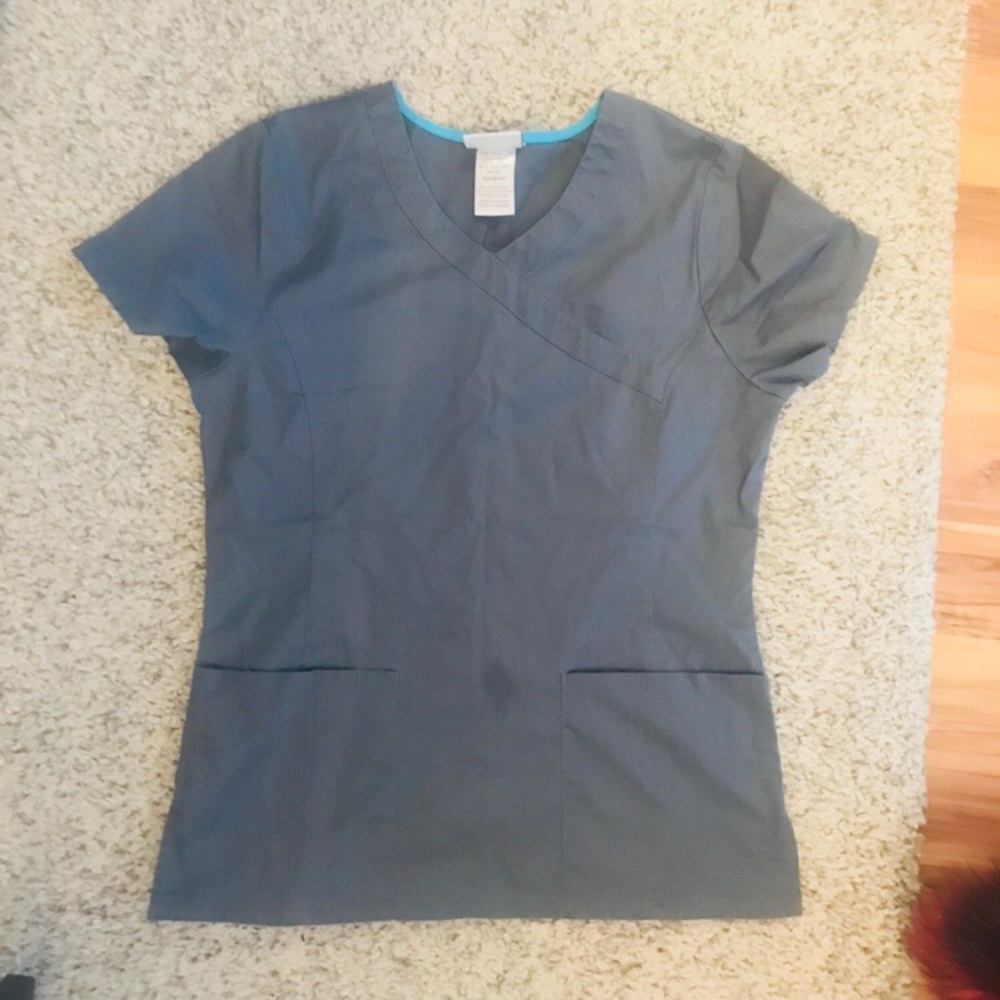 SCRUB TOP